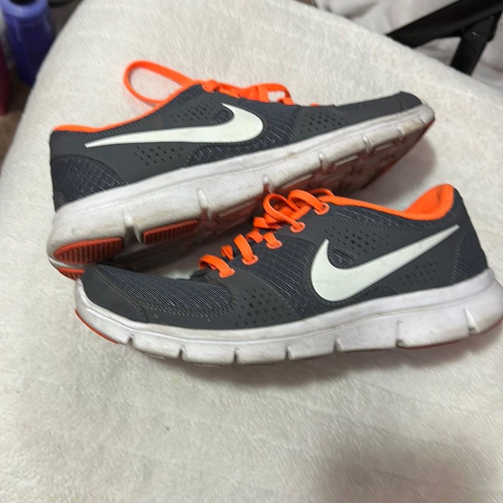 NIKE SHOES 👟 Orange and Gray